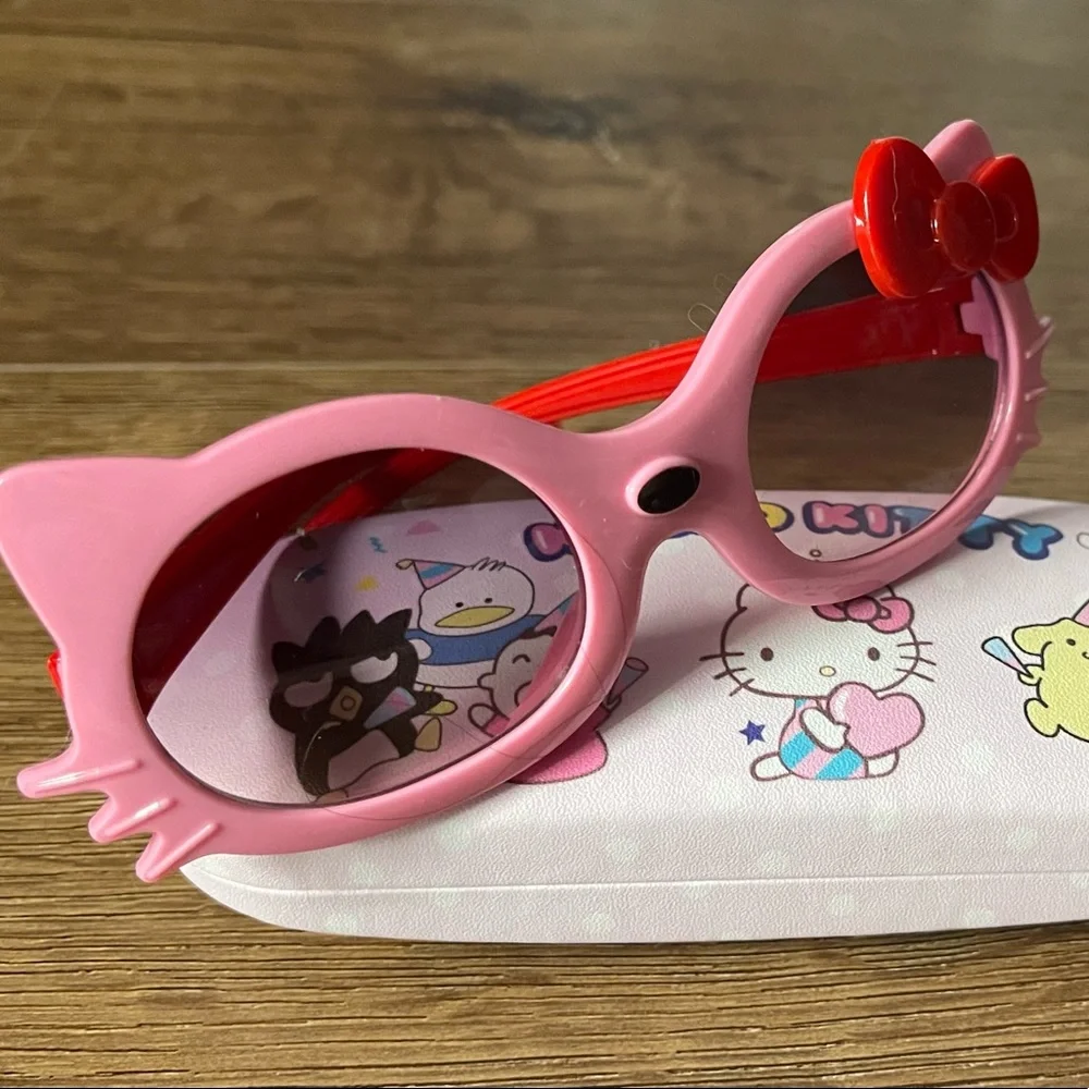 SANRIO-NWT Children’s Hello Kitty Sunglasses and Character Holder Set!